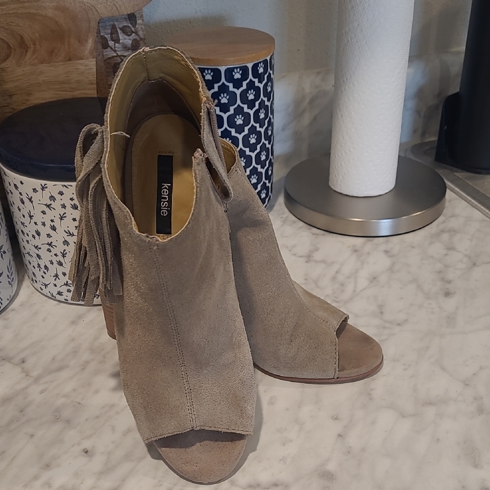Kensie Women's Tan Peep-Toe Suede Booties